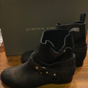 Cynthia Vincent western style botties in bronze